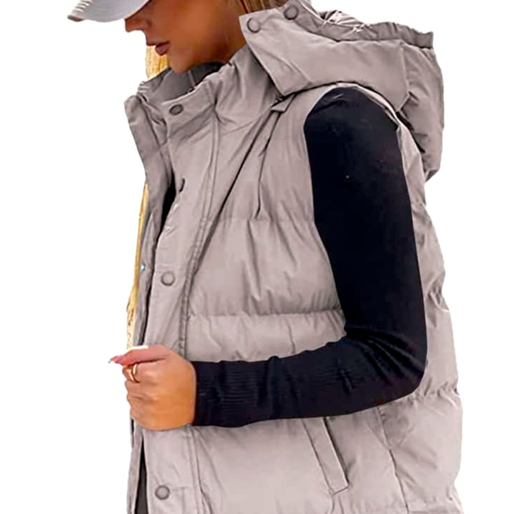 Gray Women’s Quilted Puffer Vest With Detachable Hood